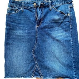 Universal Thread Distressed & Frayed Denim Skirt